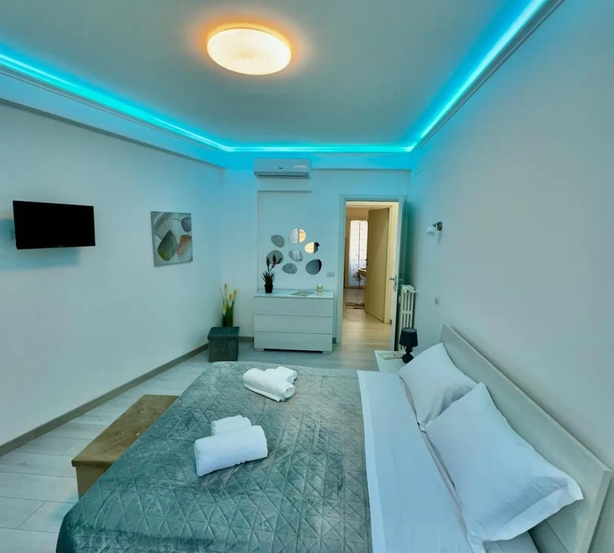 Holiday Home Modern 2 Rooms Near Colosseo Rome Apartment