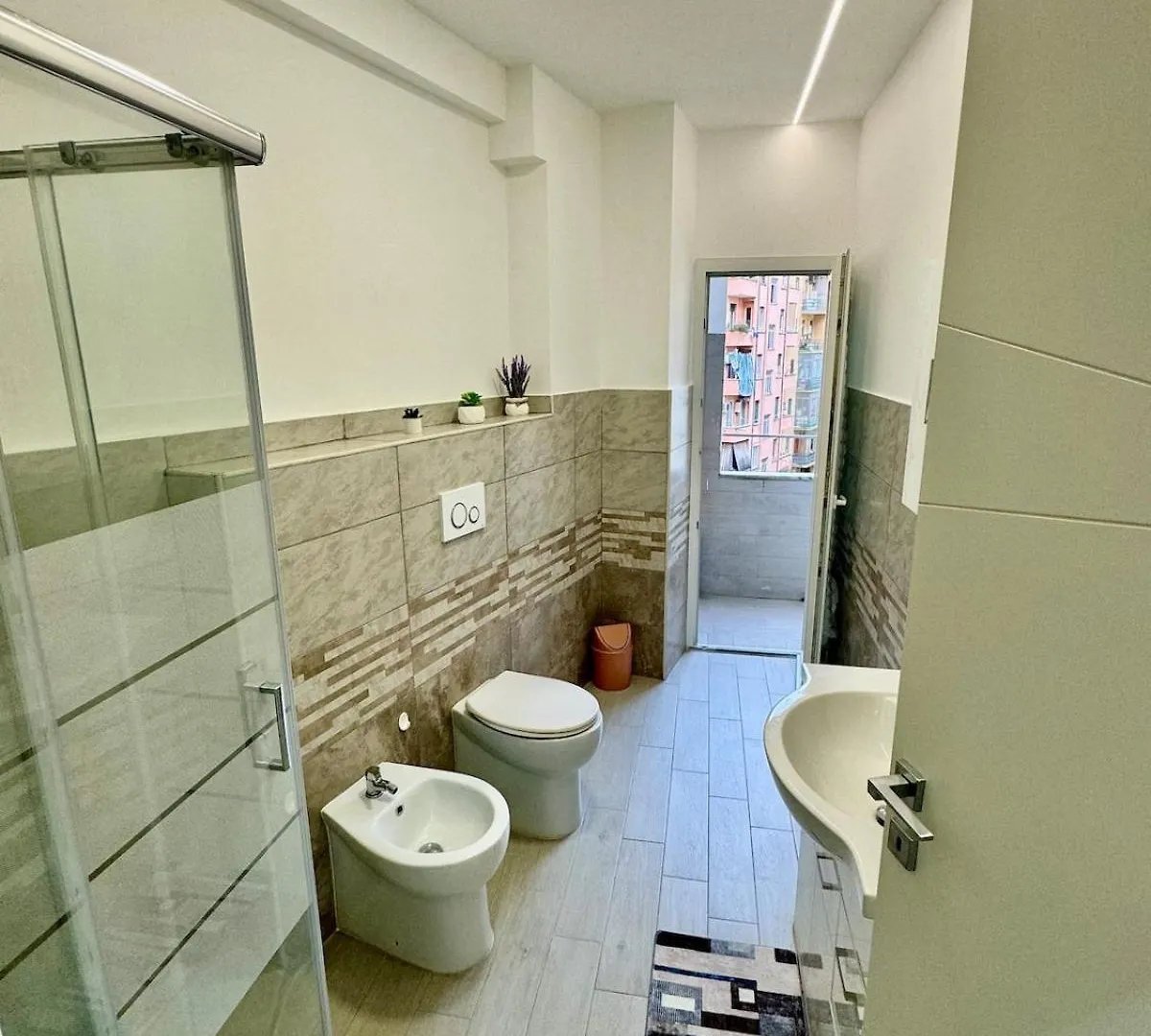 Holiday Home Modern 2 Rooms Near Colosseo Rome Apartment