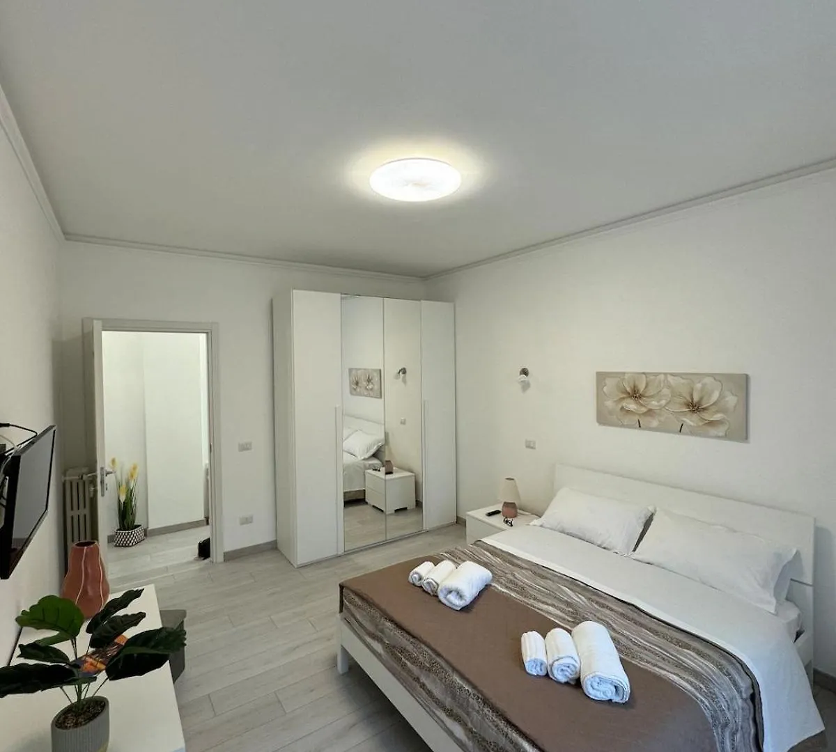 Holiday Home Modern 2 Rooms Near Colosseo Rome Apartment