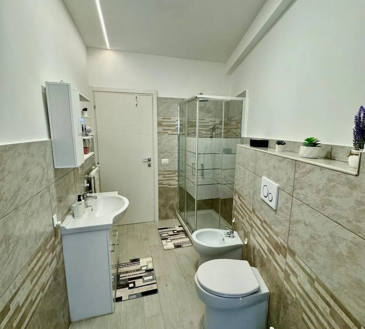 Holiday Home Modern 2 Rooms Near Colosseo Rome Italy