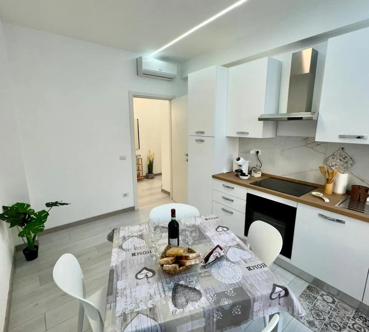 Apartment Holiday Home Modern 2 Rooms Near Colosseo Rome Italy