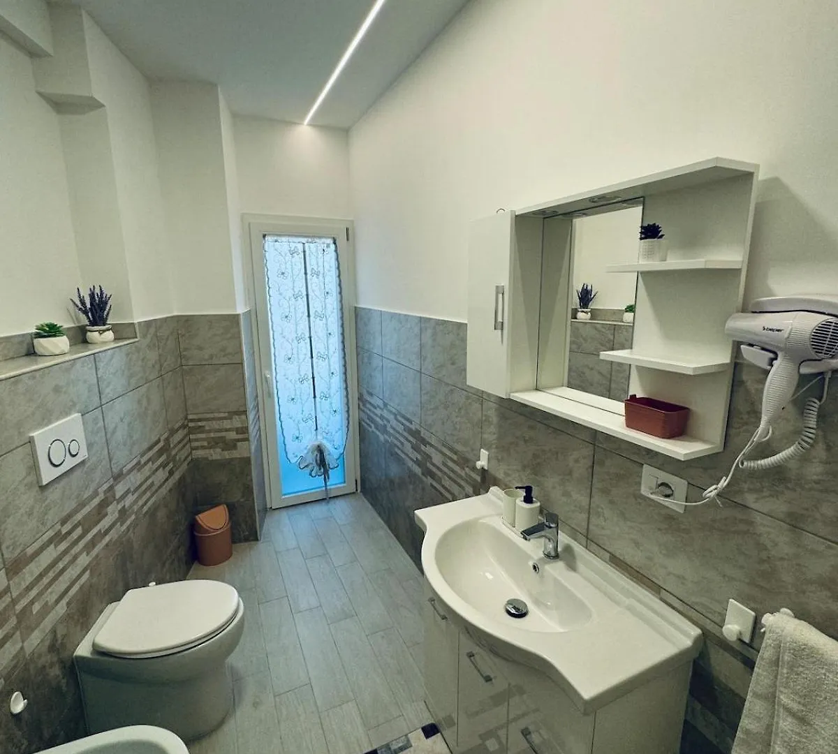 Apartment Holiday Home Modern 2 Rooms Near Colosseo Rome